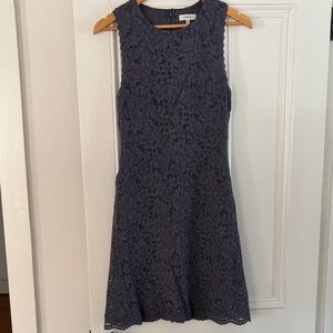 Elegant Lace Sleeveless Dress in Dusty Purple